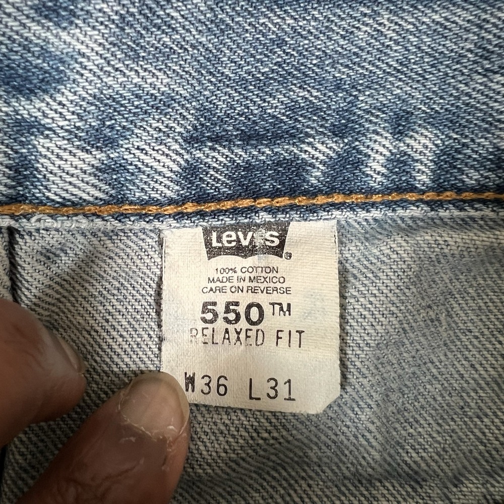 Vintage Levi's 550 Relaxed Fit Jeans Men's 32x30 Blue Denim Made in Mexico Red T - Picture 8 of 12